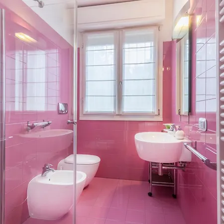 Lux Near Policlinico * モデナ