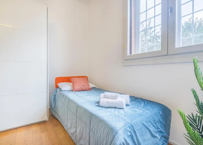 Lux Near Policlinico Apartment *